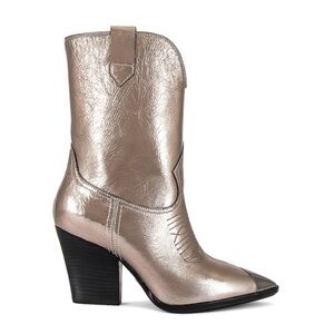 Lola Cruz Gravi Bootie in Plomo Metallic Size 37